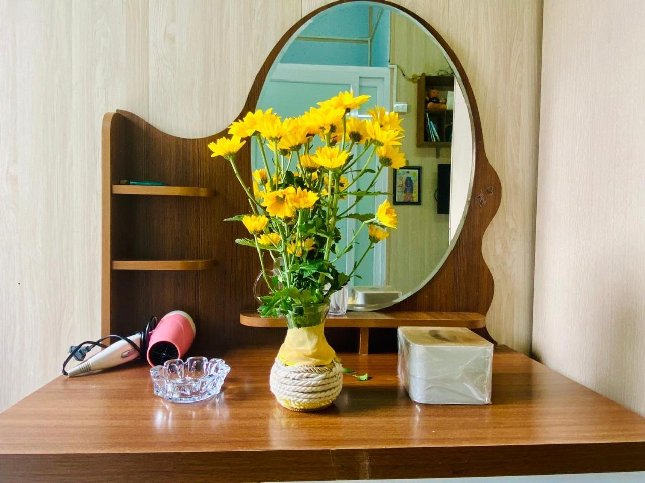 Cozy Homestay With Large Bed, Private Bathroom, Large Balcony Hanoj Exteriér fotografie