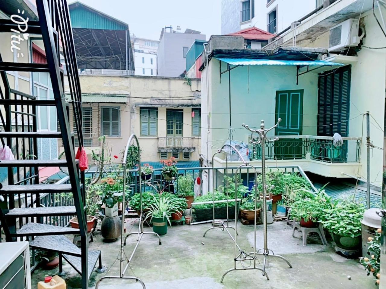 Cozy Homestay With Large Bed, Private Bathroom, Large Balcony Hanoj Exteriér fotografie