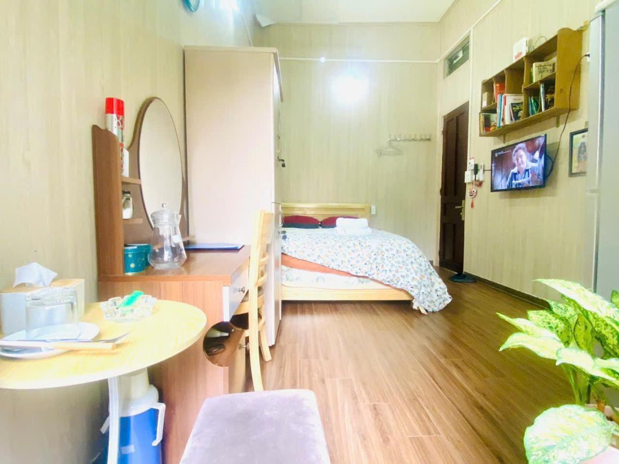 Cozy Homestay With Large Bed, Private Bathroom, Large Balcony Hanoj Exteriér fotografie